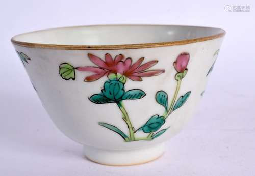 AN EARLY 20TH CENTURY CHINESE FAMILLE ROSE TEABOWL Late Qing...