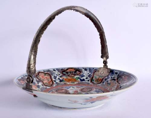 AN 18TH CENTURY JAPANESE EDO PERIOD IMARI SWING HANDLED IMAR...