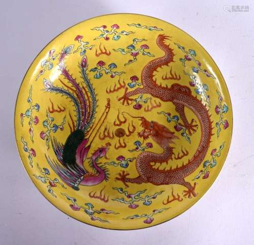 AN EARLY 20TH CENTURY CHINESE FAMILLE JAUNE CIRCULAR DRAGON ...