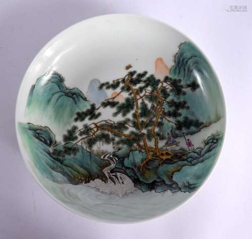 AN EARLY 20TH CENTURY CHINESE FAMILLE VERTE PORCELAIN DISH G...