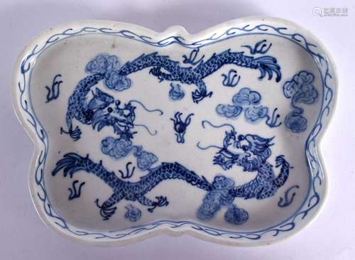 AN EARLY 20TH CENTURY CHINESE BLUE AND WHITE PORCELAIN TRAY ...