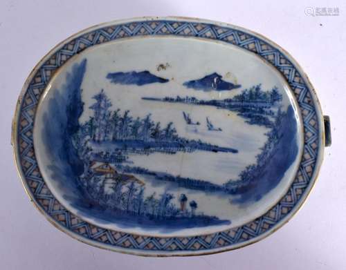 A VERY UNUSUAL 18TH/19TH CENTURY CHINESE BLUE AND WHITE DOUC...