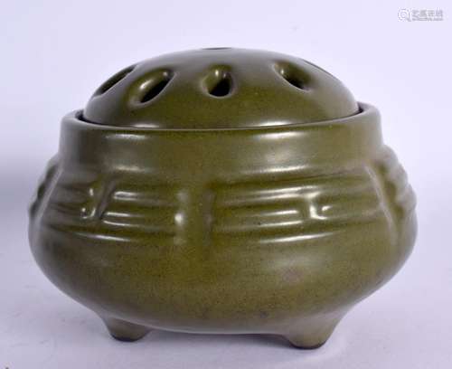 A RARE EARLY 20TH CENTURY CHINESE GREEN TEA DUST CENSER AND ...