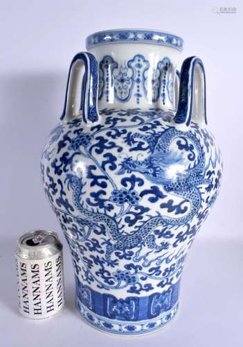 A LARGE CHINESE REPUBLICAN PERIOD BLUE AND WHITE PORCELAIN V...