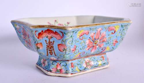 AN EARLY 20TH CENTURY CHINESE FAMILLE ROSE PORCELAIN CENSER ...