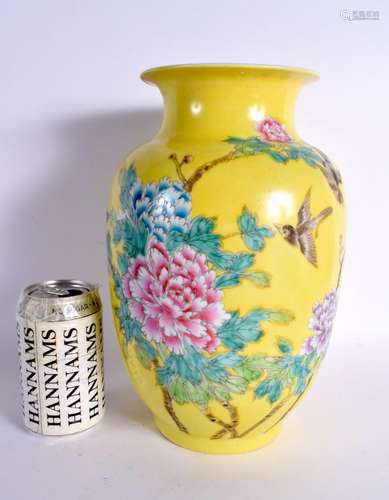 A CHINESE REPUBLICAN PERIOD YELLOW GROUND PORCELAIN VASE pai...