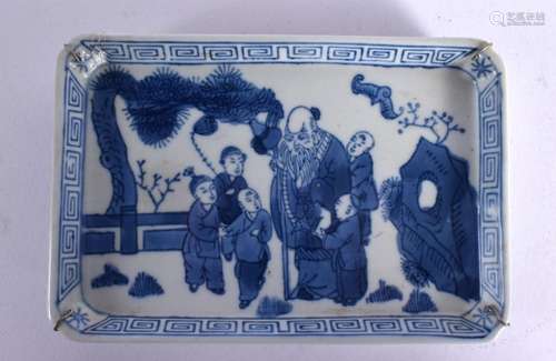 A LATE 19TH CENTURY CHINESE BLUE AND WHITE PORCELAIN TRAY Qi...