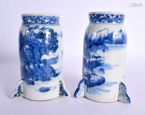 AN UNUSUAL PAIR OF 19TH CENTURY CHINESE BLUE AND WHITE PORCE...