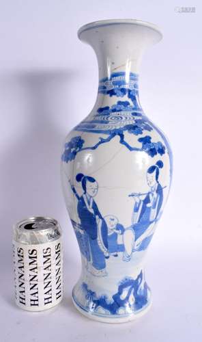 A LARGE 19TH CENTURY CHINESE BLUE AND WHITE PORCELAIN BALUST...