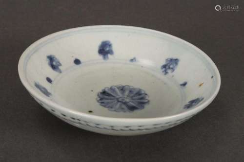 Chinese Ming Dynasty Blue and White Porcelain Dish