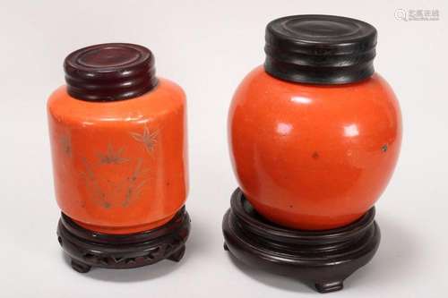 Two Chinese Porcelain Jars and Covers with Stands,