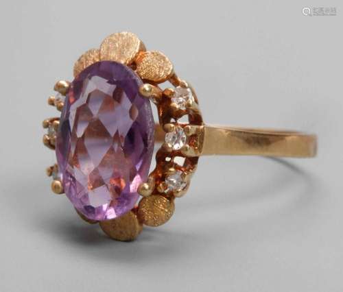 Damenring mit Amethyst und Diamanten