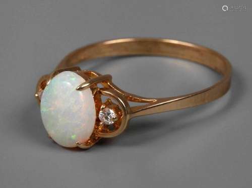 Damenring mit Edelopal und Brillanten