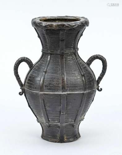 Bronze vase, Japan, Meiji period, e