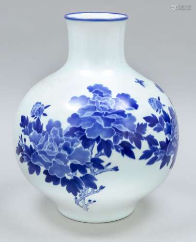 Vase with peony decoration and call