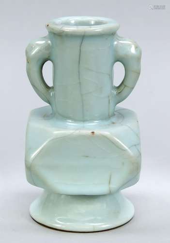 Square Ge-type vase with elephant h