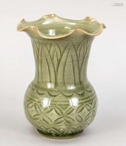 Lapidated Yaozhou vase in Song styl