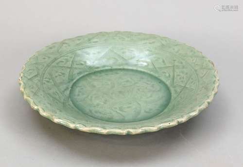 Longquan celadon plate, China, prob