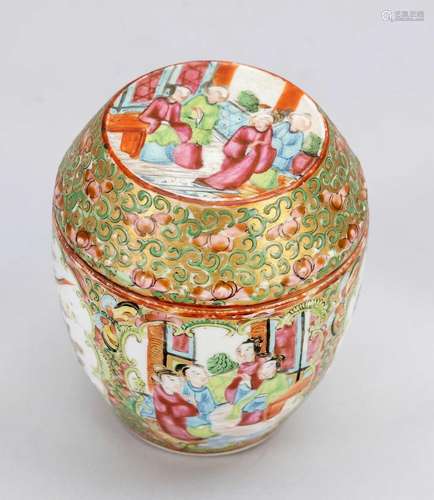 Lidded box of the famille rose, Chi