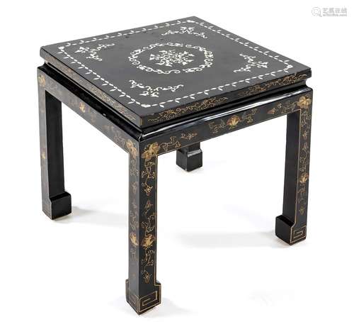 Black lacquered wooden table with m