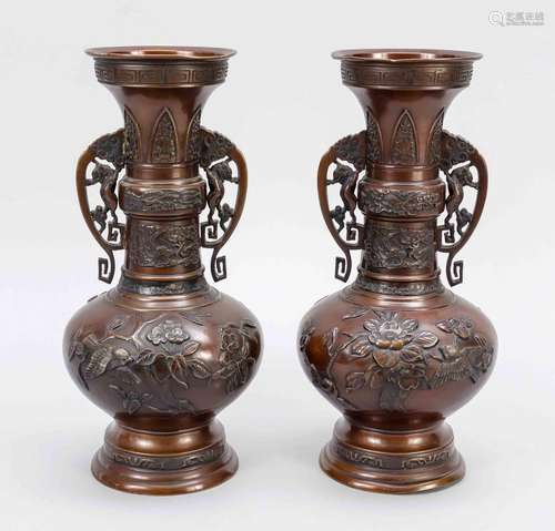 Pair of bronze vases, probably Japa