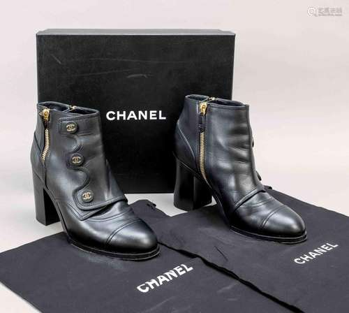 Chanel, ladies ankle boots with wid