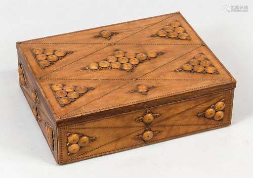 Large jewellery box with remaining