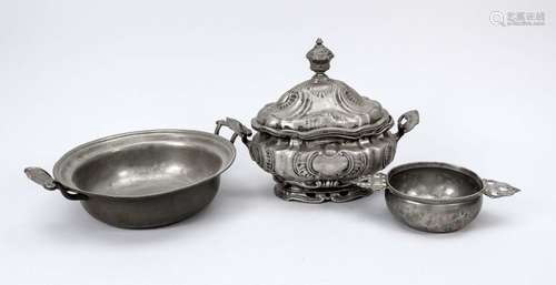 Three pieces of pewter, 18th/19th