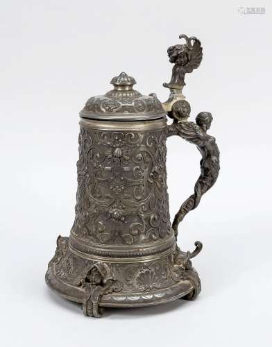 Pewter jug, end of the 19th centur