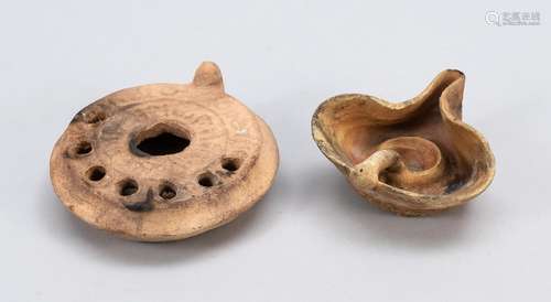 2 late antique oil lamps, light cl