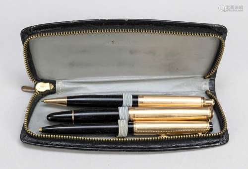 Montblanc set in a leather case, 2