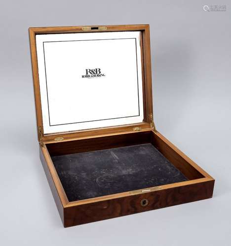 Presentation box by the silver man