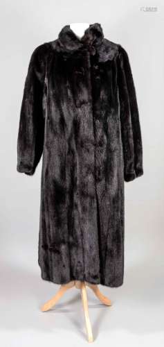 Long ladies' Saga Mink mink coat,
