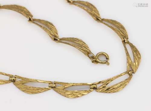 8 kt gold necklace