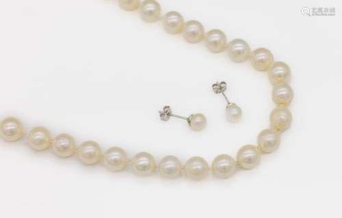 Fresh water cultured pearl necklace