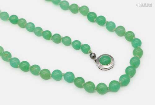 Necklace with chrysoprase