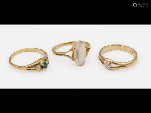 Lot 3 gold rings with coloured stones