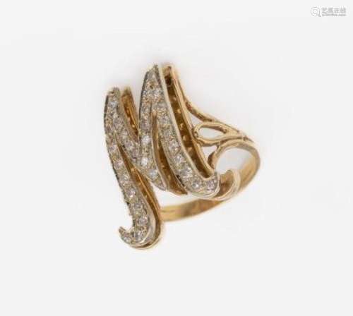 14 kt gold  M  diamond-ring,