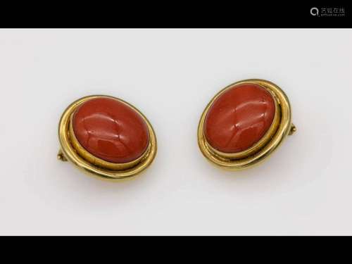 Pair of 18 kt gold coral-ear clips