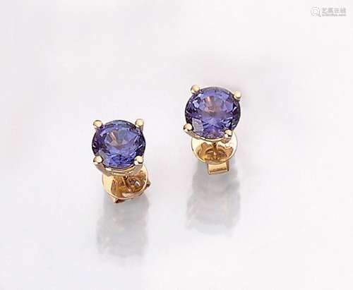 Pair of 14 kt gold tanzanite-earrings