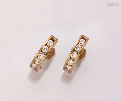 Pair of 14 kt gold brilliant-half ear hoops