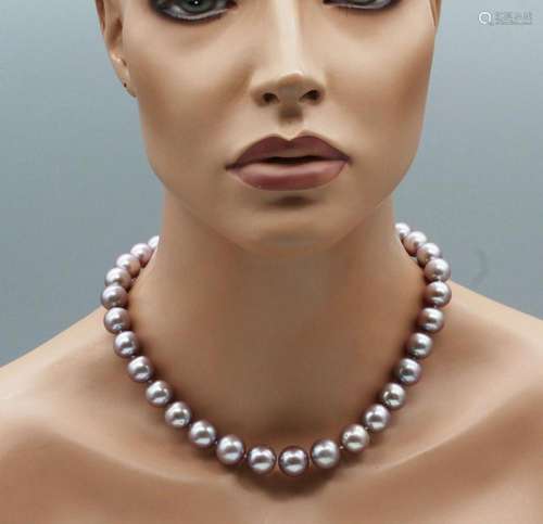 Necklace made of fresh water cultured pearls