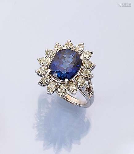 18 kt gold ring with sapphire and diamonds