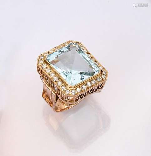 14 kt gold ring with aquamarine and brilliants