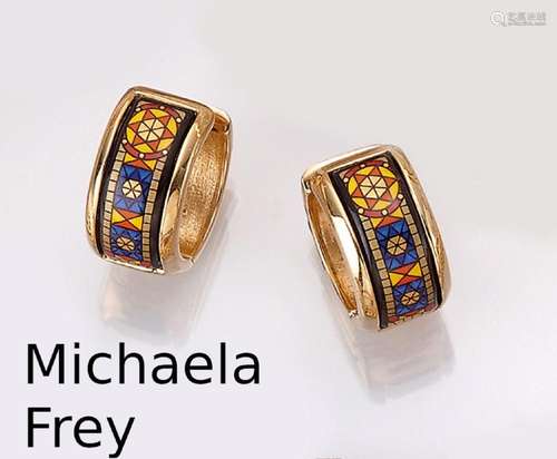 Pair of 18 kt gold hoop earrings with enamel