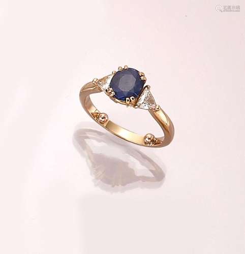 18 kt gold ring with sapphire and diamonds