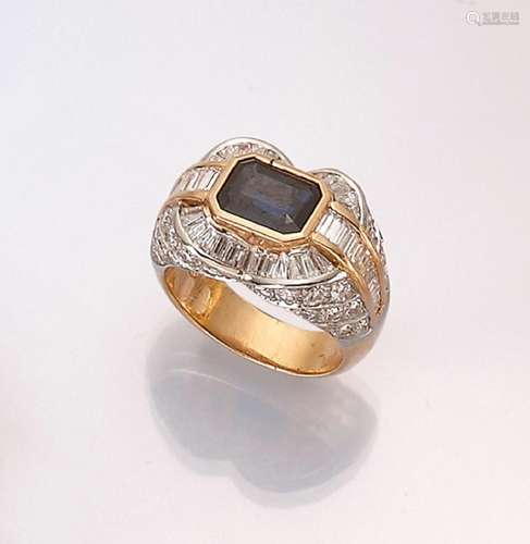 Ring with sapphire and brilliants