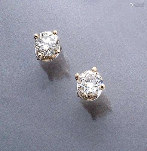 Pair of 14 kt gold diamond-earrings