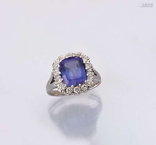 18 kt gold ring with tanzanite and brilliants