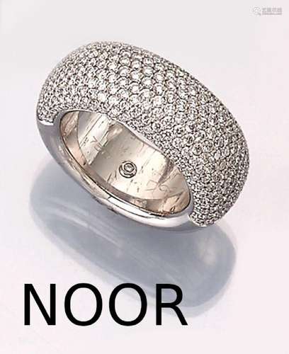 Solid 18 kt gold NOOR ring with brilliants